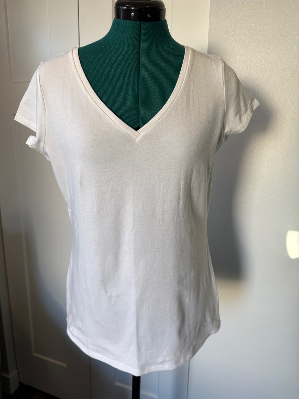 The Limited White V-Neck Short Sleeve Tee